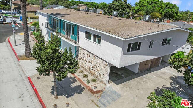 Building Photo - 346 W Hardy St