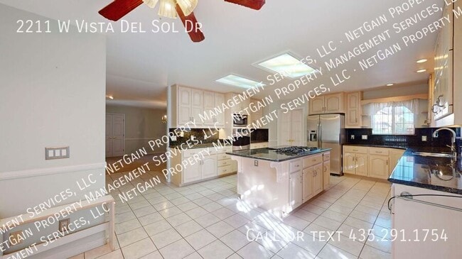 Building Photo - 2211 W Vista Del Sol Dr