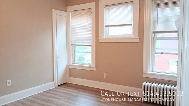 Building Photo - 422 West 10-3