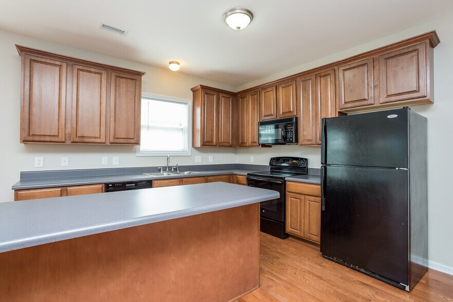 Building Photo - 200 Willowbrook Cir