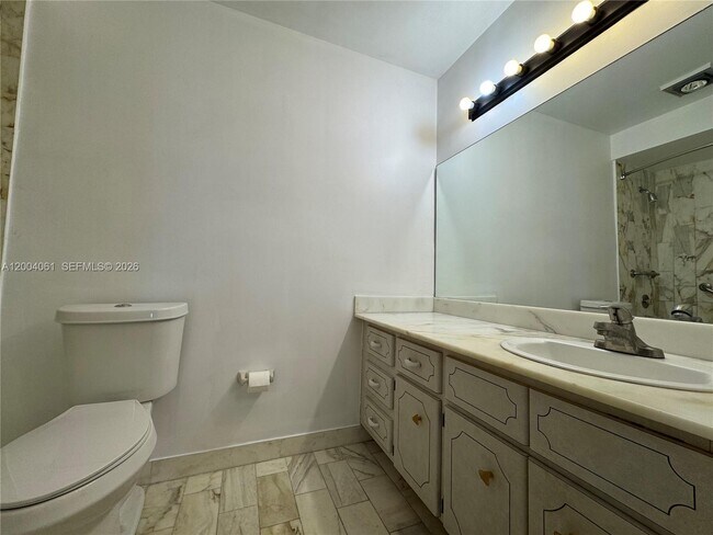 Building Photo - 2600 NE 135th St