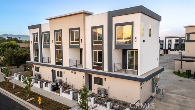 Building Photo - 9613 Juniper Ave