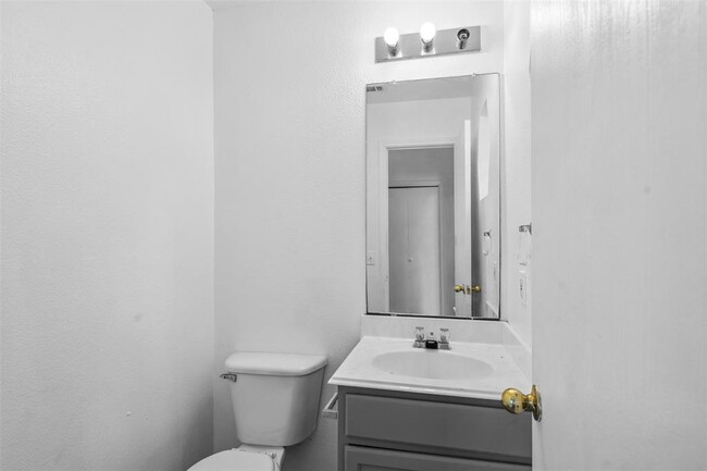 Building Photo - 176 Oak River Dr
