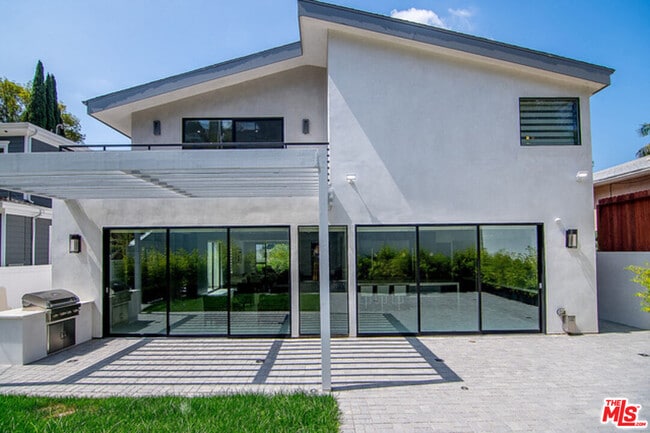 Building Photo - 2122 Castle Heights Ave