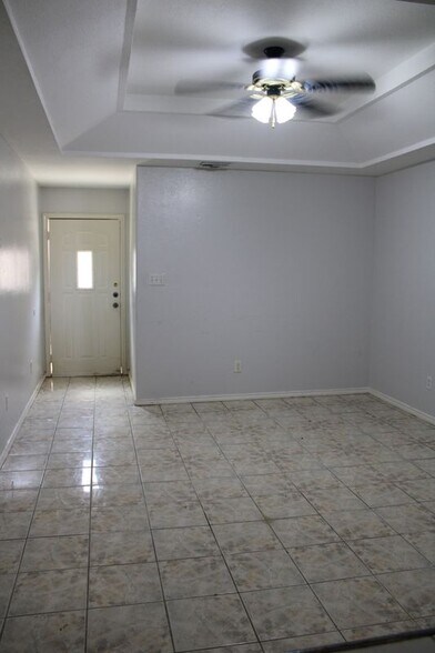Building Photo - 2201 Kimberly Ln