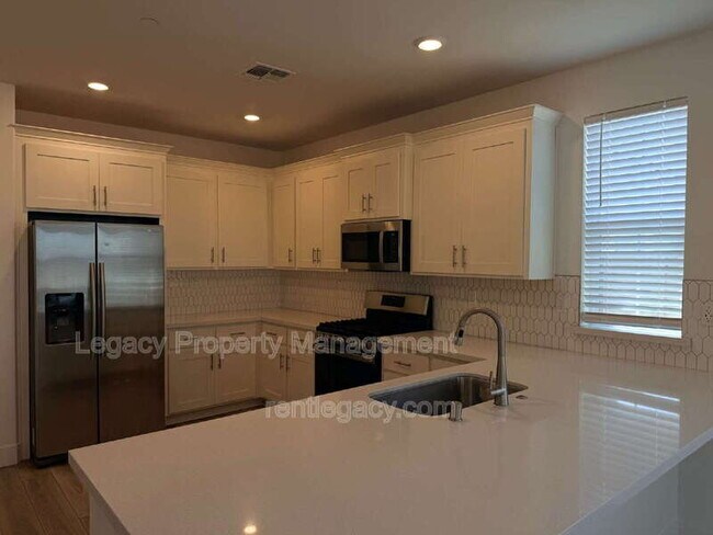 Building Photo - 8332 Taylormade Wy
