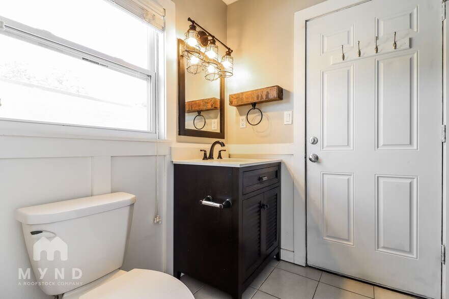 Building Photo - 3301 Yale St N