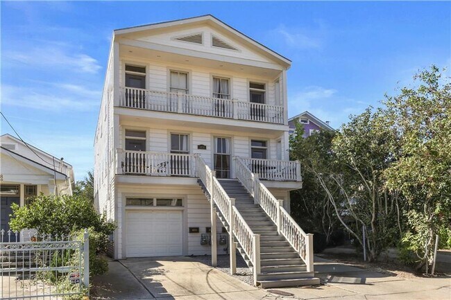 Building Photo - 6050 Laurel St