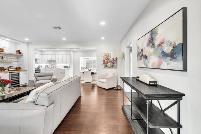 Building Photo - 746 NE 16th Terrace