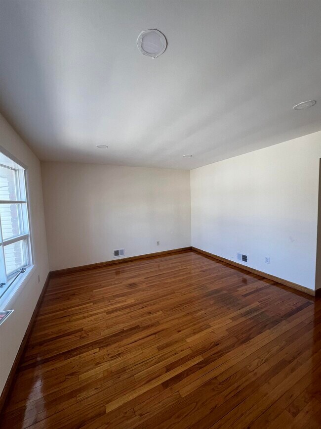 Building Photo - 304 Columbia Ave