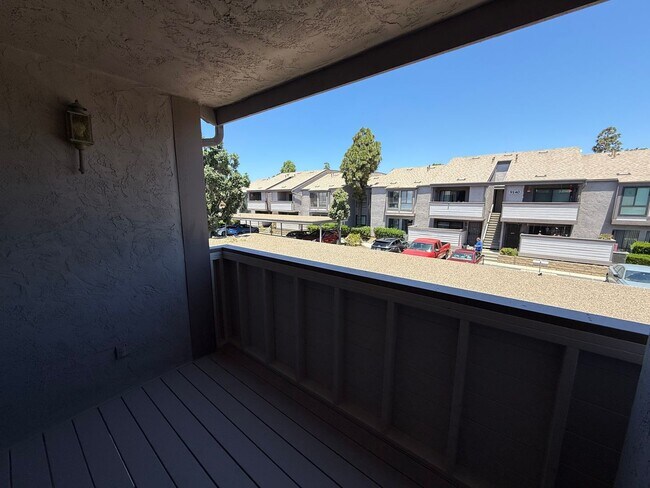 Building Photo - Spacious 1 Bedroom, 1 Bath Condo with Vaul...