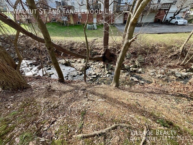 Building Photo - 492 N Walnut St