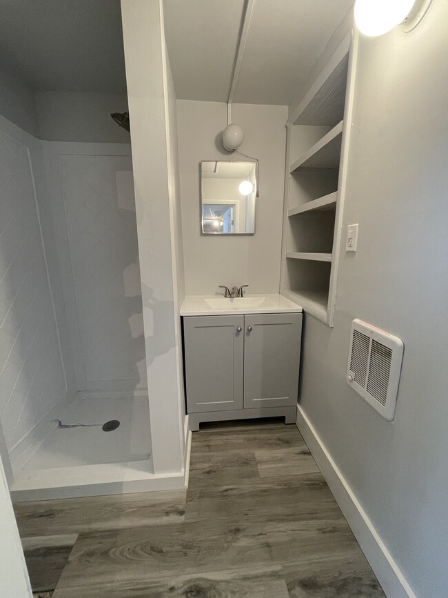 Building Photo - Summit