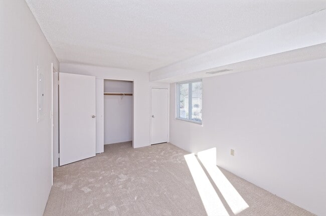 Building Photo - 3 Post Oak Ln