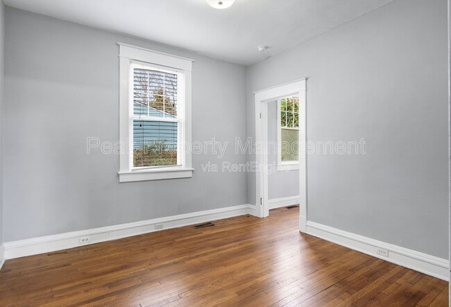 Building Photo - 728 Arnold Ave
