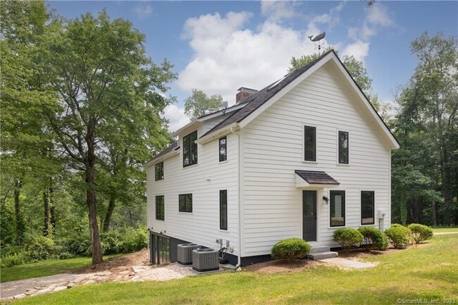 Building Photo - 31 Barberry Hill Rd