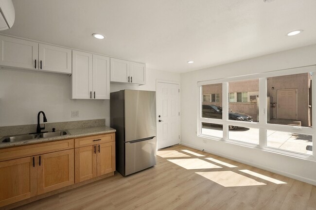 Building Photo - 433 W Elk Ave