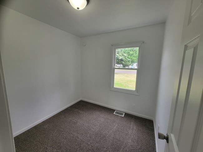 Building Photo - 3BR/1BA w/Garage -3011 Mission Road