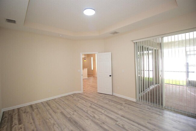 Building Photo - 60 Raintree Cir