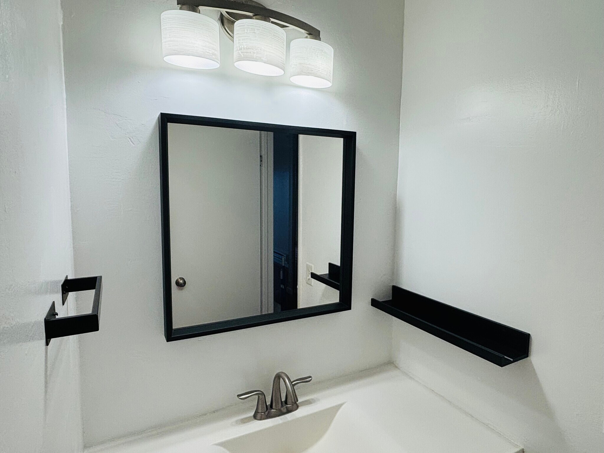 vanity - 4600 Lamont St