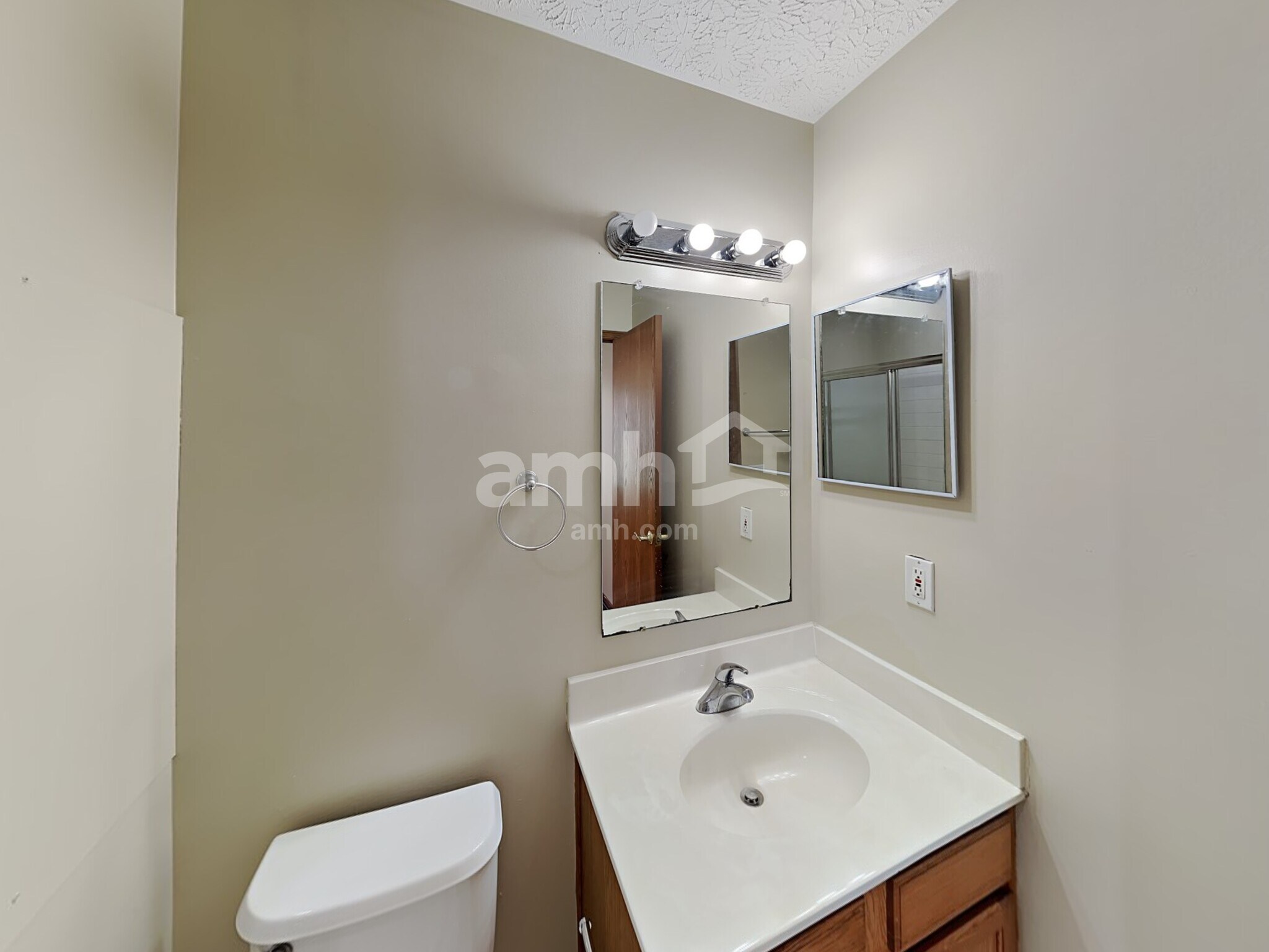Building Photo - 5895 Westbend Dr