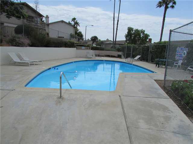 Building Photo - Upgraded End-Unit Townhome