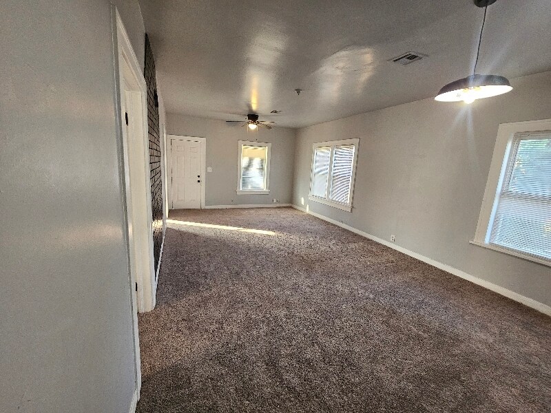 Building Photo - 715 E Church St