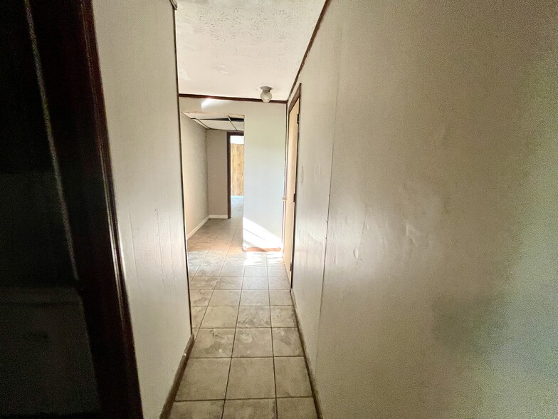 Building Photo - 109 Bolton Ave