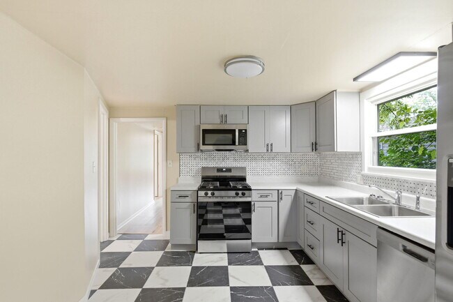 Building Photo - 719 Mikel St