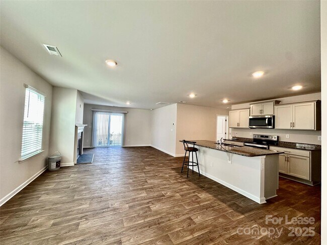 Building Photo - 1605 Blue Velvet Ln