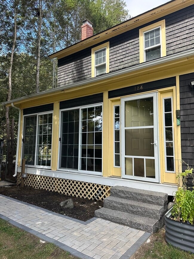 Building Photo - 188 Newman Ave