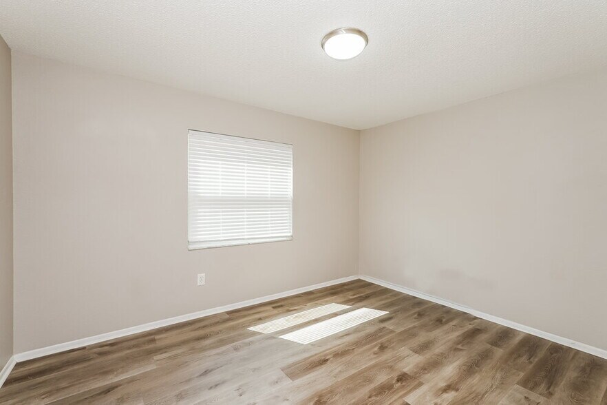 Building Photo - 914 Axlewood Cir