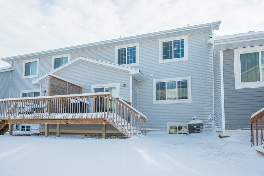 Building Photo - 9649 Crowning Dr