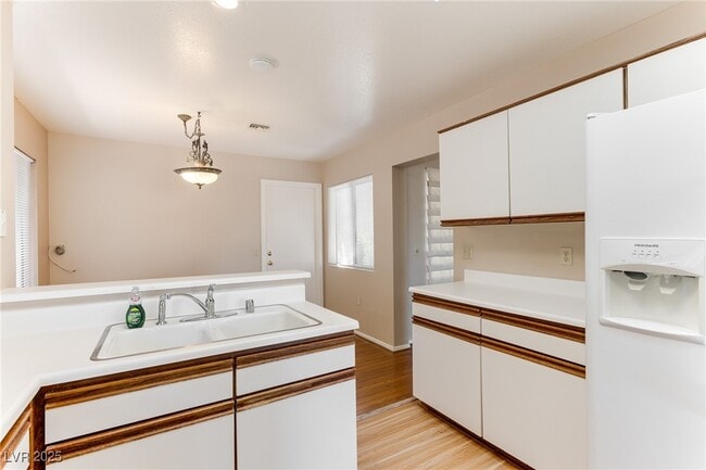 Building Photo - 8632 Desert Holly Dr