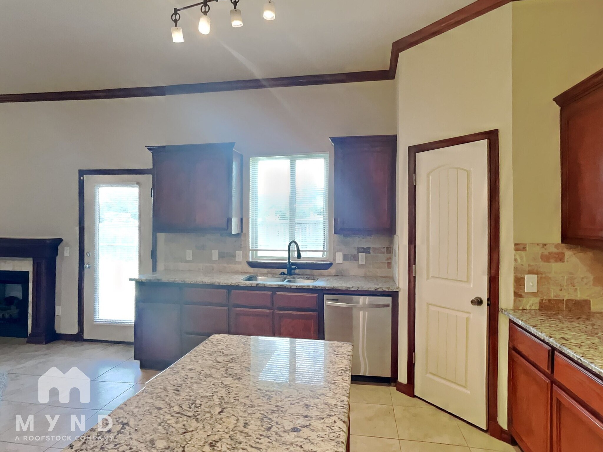 Building Photo - 3412 Valley Hollow
