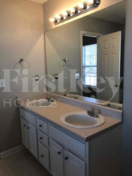 Building Photo - 261 Bookout Loop