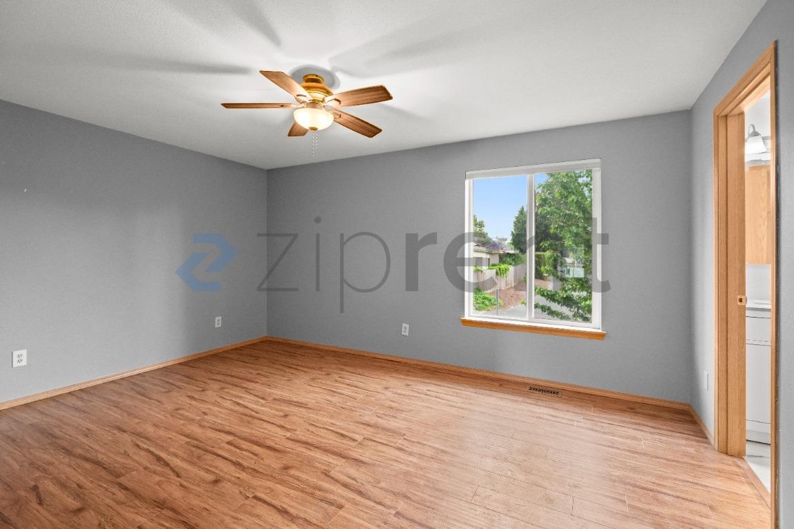 Building Photo - Unit