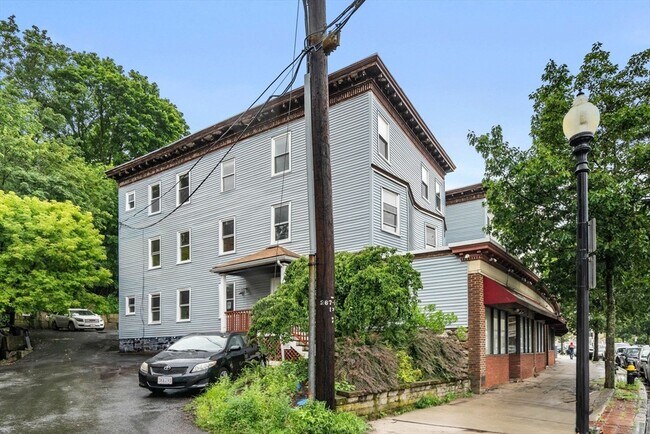 Building Photo - 570 Washington St