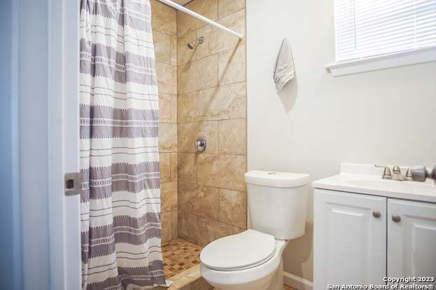 Building Photo - 303 Victor St