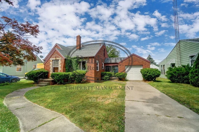 Building Photo - 347 Darrow Ave