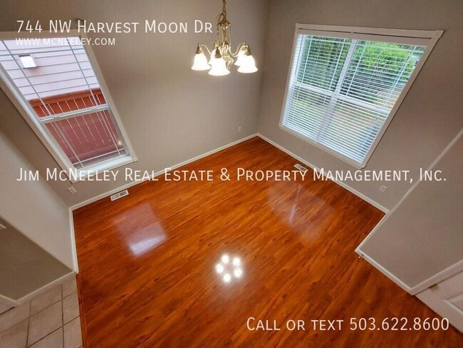 Building Photo - 744 NW Harvest Moon Dr