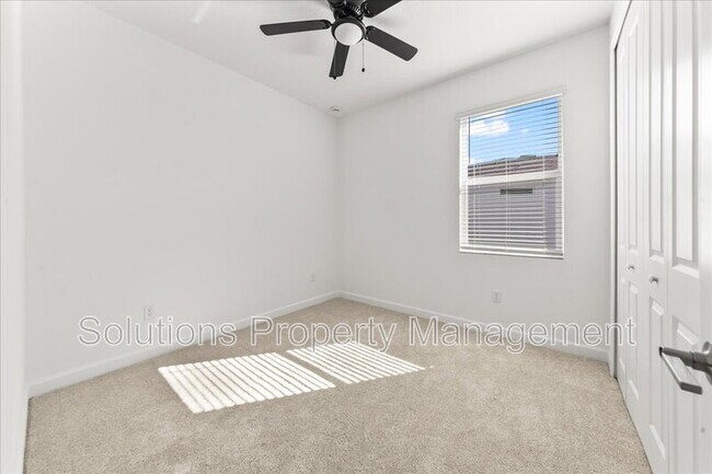 Building Photo - 2037 Fuchsia Pl NW