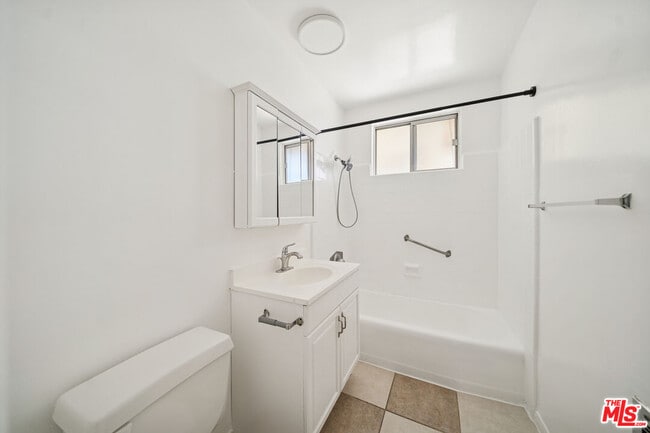 Building Photo - 2038 S Holt Ave