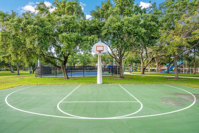 Building Photo - 1526 SW 20th Ave