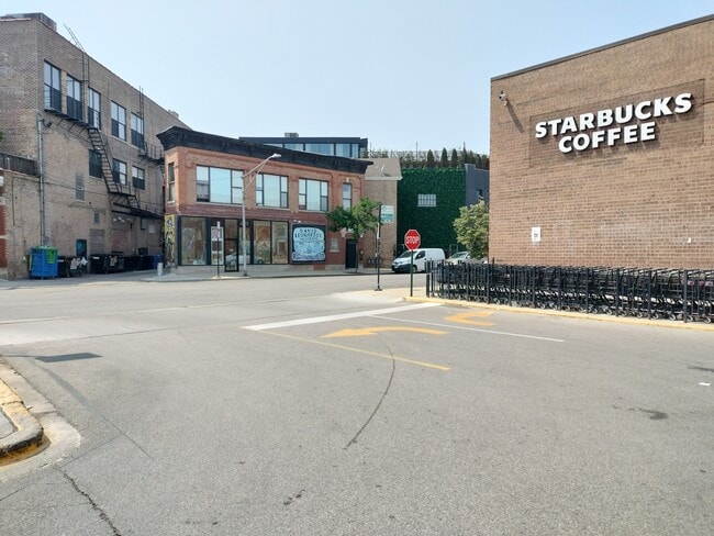 Building Photo - 1346 N Paulina St