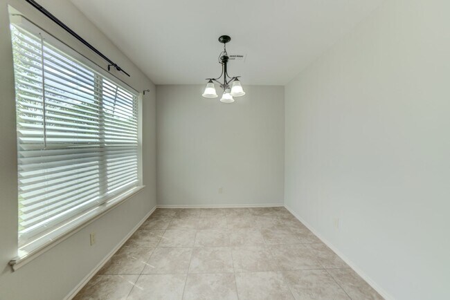 Building Photo - 3 Bed | Bath in Broken Arrow!