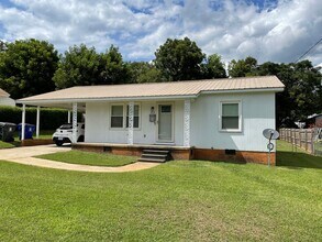 Building Photo - 2 bed, 1 bath house located in Siler City!