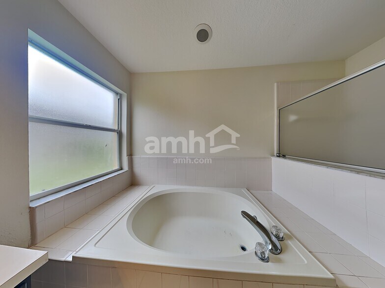Building Photo - 11906 Timberhill Dr