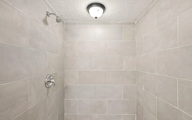 Building Photo - !!MOVE IN SPECIAL: 1 Month Free on a 13 months lease!! Beautiful 3 Beds 2 Baths Home with Spaciou...