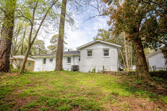 Building Photo - 2945 Belvedere Ln